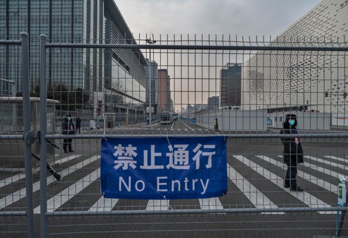 Крупный китайский промышленный город усиливает контроль над COVID