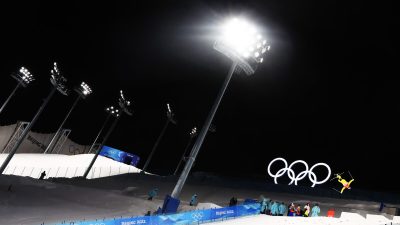 Пекин изолирует иностранных олимпийских спортсменов и официальных лиц после положительного теста на COVID