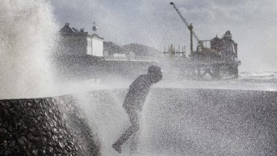 Более 200000 британских домов остались без электричества после шторма «Юнис»