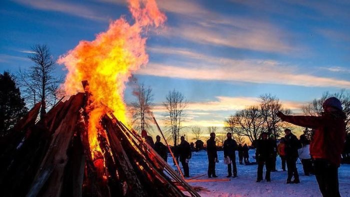 Подлёдная рыбалка и ледяные пещеры на озере Верхнем