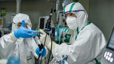 Китайская больница вывесила баннер, вызвавший возмущение интернет-пользователей