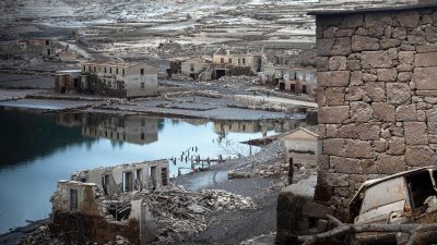 Затопленный город-призрак появился из воды через 30 лет. (Miguel Riopa/AFP via Getty Images)