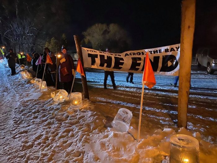 Подлёдная рыбалка и ледяные пещеры на озере Верхнем