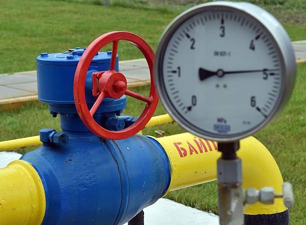 Венгрия и Словакия заменят российский газ азербайджанским Манометр давления на газопроводе. (SERGEI SUPINSKY/AFP via Getty Images) | Epoch Times Россия