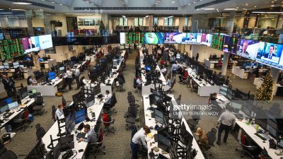 Индекс Мосбиржи упал на 5% из-за угрозы вторжения в Украину