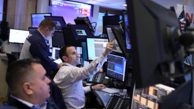 Рынки колеблются из-за ужесточения санкций против России