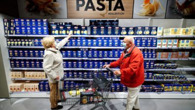 Производители товаров первой необходимости продолжают поставлять продукцию в Россию