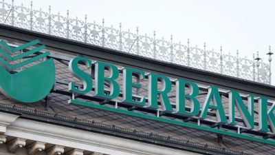 Сбербанк России ограничил некоторые валютные переводы из-за санкций