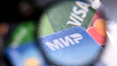 Россиянам блокируют переводы небольших сумм на карту