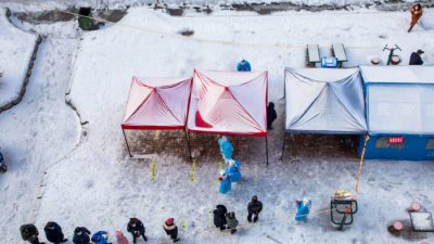 У сотен рабочих-мигрантов, строящих временные больницы в Китае, диагностирован COVID-19