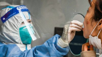 Жители Шанхая утверждают, что количество заболевших COVID-19 больше представленных властями цифр