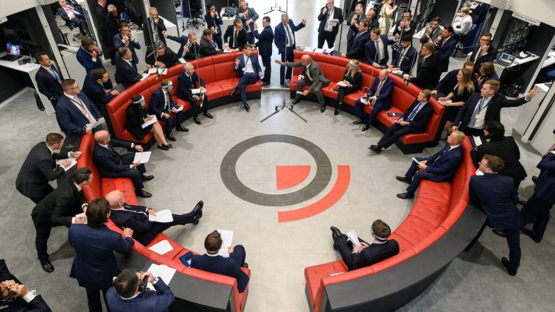 Трейдеры, брокеры и клерки в первый день торгов на Лондонской бирже металлов (LME) в Лондоне, Англия, 6 сентября 2021 г.(LeonNeal/GettyImages) | Epoch Times Россия