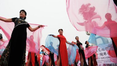 Шанхай продвигает платье ципао — икону безумных лет