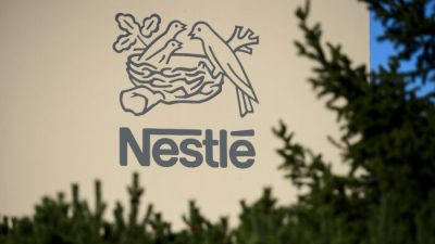 Nestlé приостанавливает продажи многих своих продуктов в России
