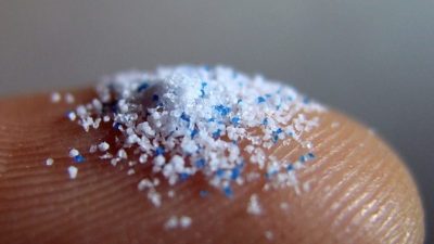 Микропластик впервые обнаружен в крови человека