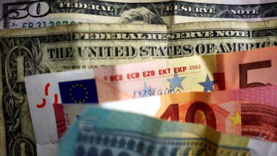 Евро падает на фоне новых санкций против России