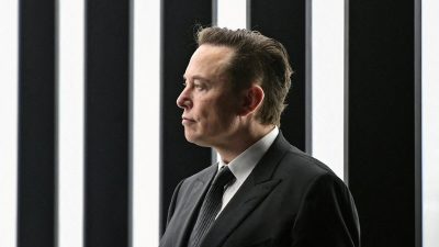 Фото: Илон Маск на церемонии открытия нового завода Tesla Gigafactory по производству электромобилей в Груенхайде, Германия, 22 марта 2022 года. (Patrick Pleul/Pool via Reuters)