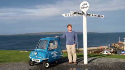 Путешествие по Великобритании на самом крошечном автомобиле в мире