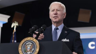 Байден выпустит 180 млн баррелей нефти из резерва