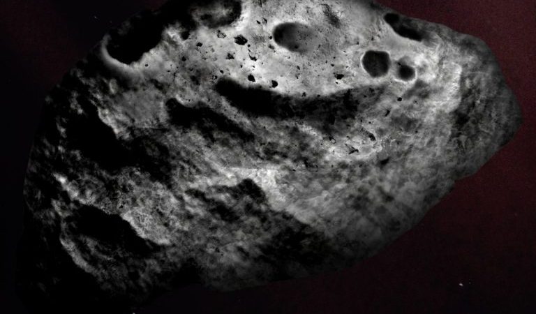 Огромная комета Комета C/2014 UN271 может достигать 85 миль в поперечнике. Фото: Zena Levy (STScI) via NASA, ESA | Epoch Times Россия