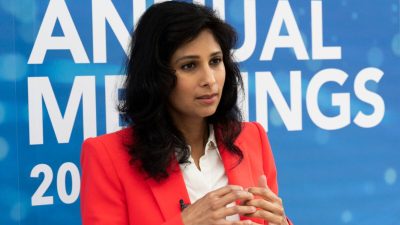 МВФ: Санкции против России могут ослабить доминирование доллара