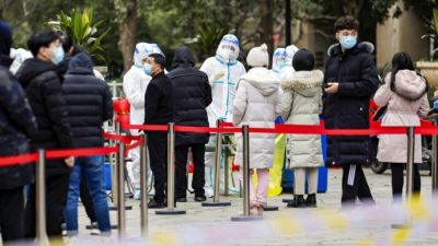 Крупнейший промышленный город Китая Сучжоу вводит карантин из-за вспышки COVID-19