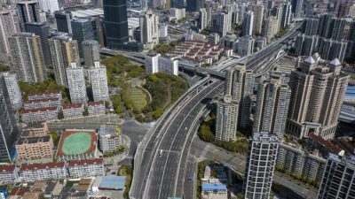 Всплеск случаев заболевания COVID в Китае бросает вызов политике Пекина «нуль COVID»