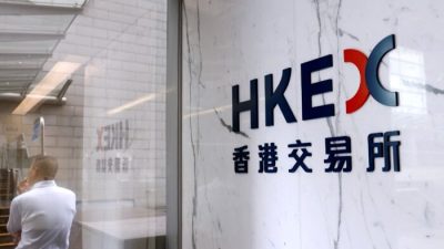 Фондовая биржа Гонконга показала худший квартал с 2013 года