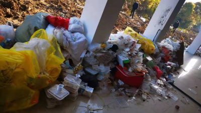 Жители Шанхая рассказывают о страданиях и смертях во время строгой изоляции