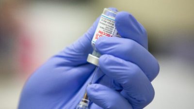 Результаты испытаний вакцины Moderna от COVID-19 недостаточно убедительны, чтобы разрешать их применение у детей