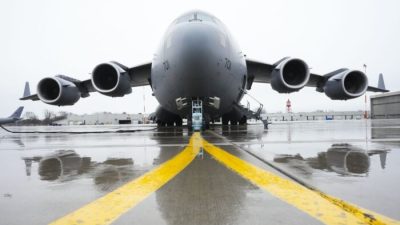 Канадские войска направляются в Польшу для помощи украинским беженцам