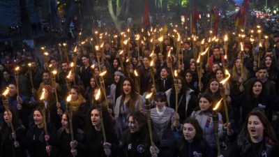В Ереване началось факельное шествие по случаю годовщины геноцида армян