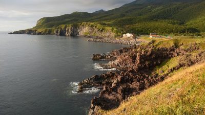 Военные проводят на Курилах боевые учения