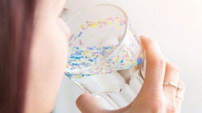 Эксперты предупреждают, что микропластик может попасть в пищевую цепочку