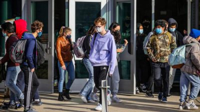 США: Каждый пятый старшеклассник думал о самоубийстве во время пандемии