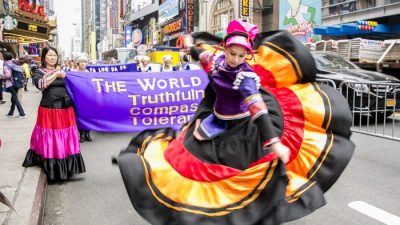 Во Всемирный день Фалунь Дафа жители материкового Китая благодарят основателя практики