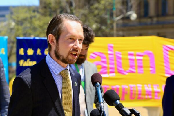 Канадские парламентарии отмечают 30-ю годовщину распространения духовной практики Фалуньгун