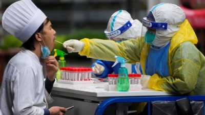 В Китае расходы на массовое тестирование на COVID-19 превышают военные расходы