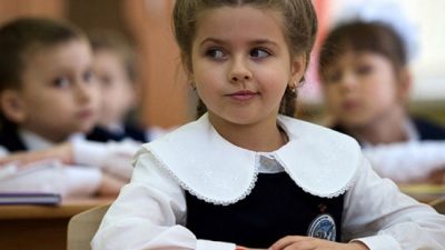 В школах будут исполнять гимн РФ и поднимать государственный флаг