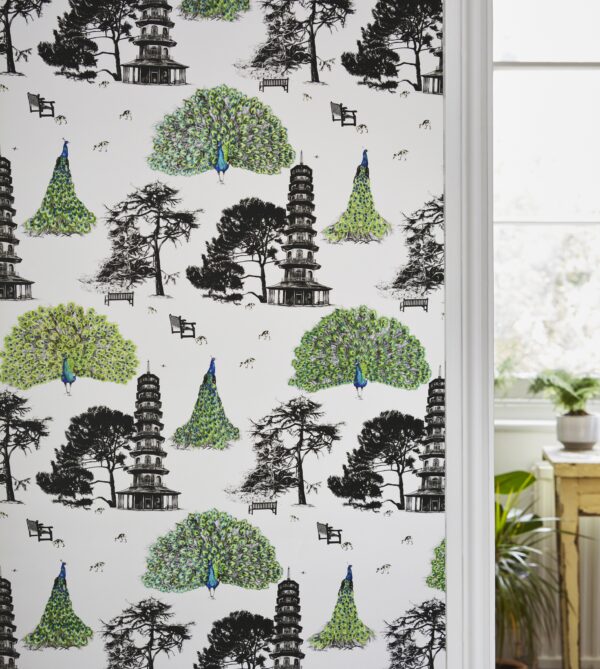 Терпеливо «рисуя» нитью