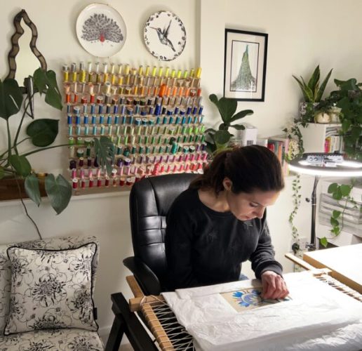 Терпеливо «рисуя» нитью