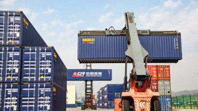 Китайские власти заблокировали крупнейший в мире оптовый центр из-за вспышки COVID-19