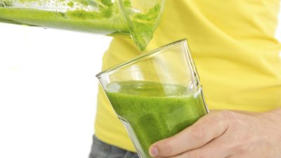 Питайтесь правильно: Что такое питьевая зелень? Полезна ли она для здоровья?