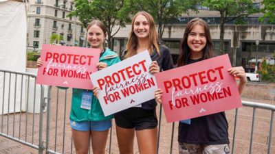 Спортсменки протестуют против участия трансгендеров в женских видах спорта