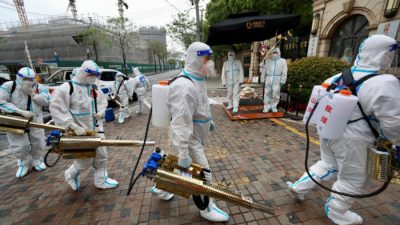 В Китае «большие белые» сталкиваются с растущим сопротивлением населения антиковидным мерам