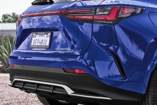 Lexus NX 450h+ AWD 2022 года выпуска Lexus NX 450h+ AWD 2022 года выпуска