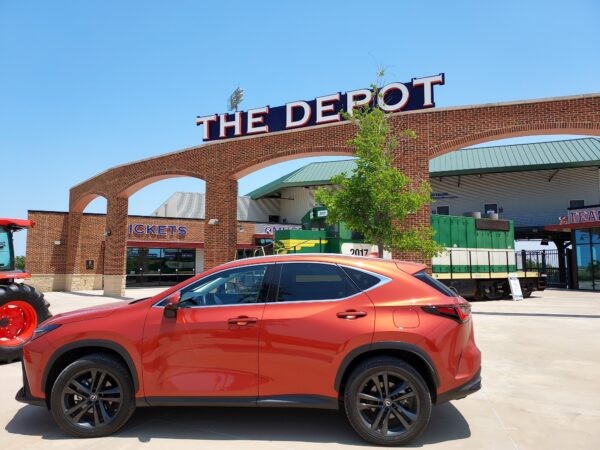 Lexus NX 450h+ AWD 2022 года выпуска Lexus NX 450h+ AWD 2022 года выпуска