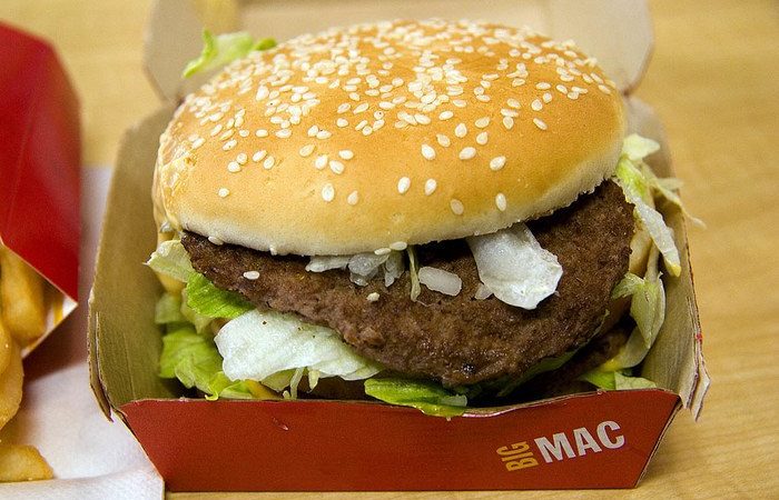 Сеть ресторанов «Макдоналдс» переименована в России во «Вкусно и точка» (Pointnshoot/flickr.com/CC BY 2.0)