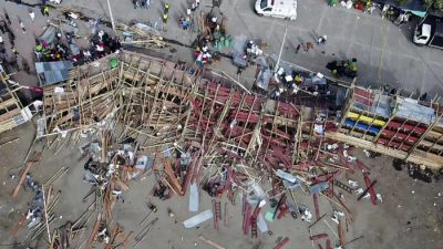 Четверо погибли, 70 ранены в результате обрушения трибуны во время корриды в Колумбии