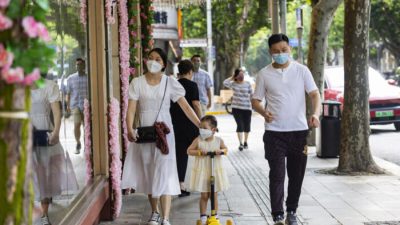 Шанхай снимает карантин после двухмесячной блокировки города